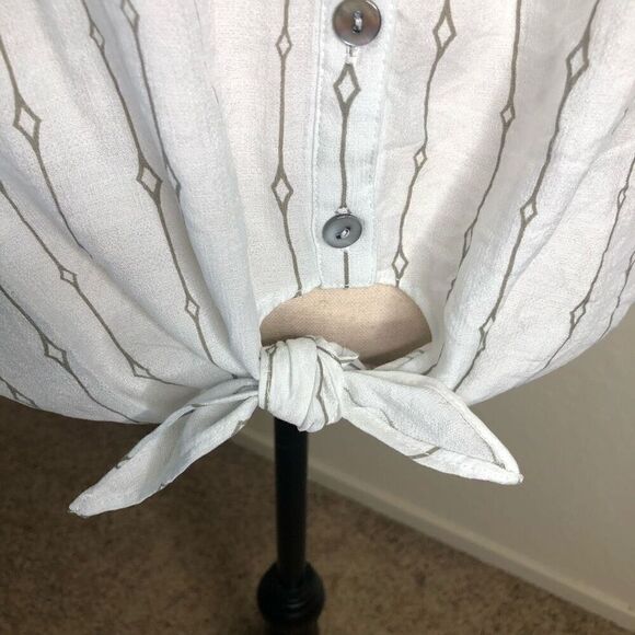 Flawless Split Neck Tie Front Top Size M Normcore/Coastal Grandma - Picture 5 of 13